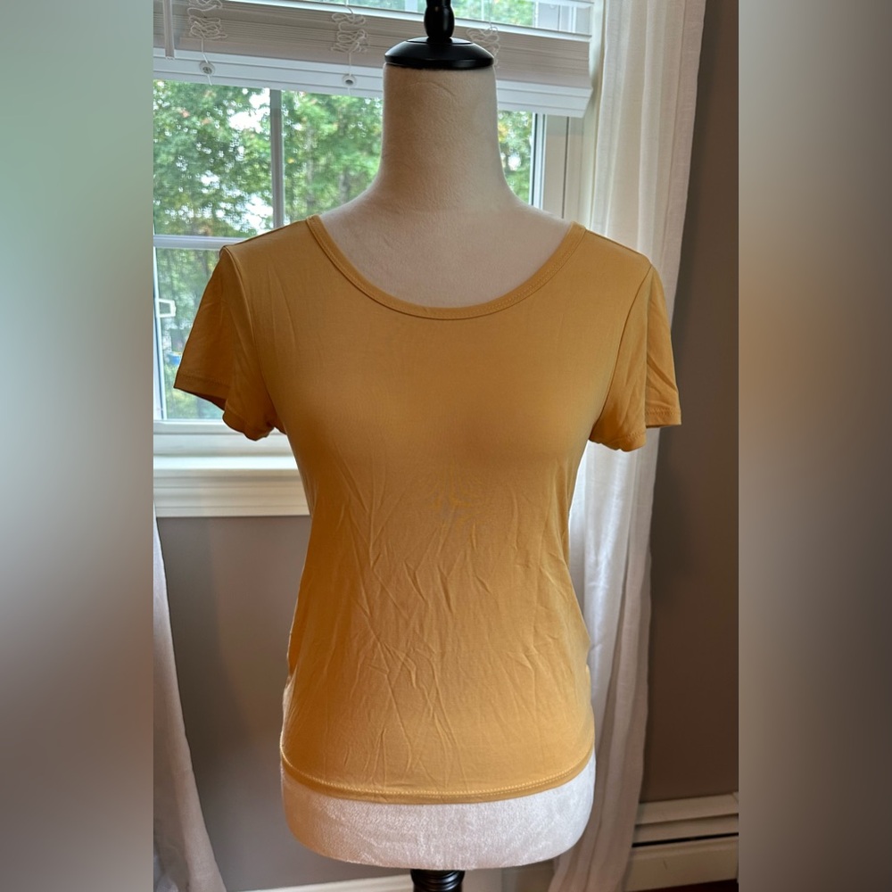Lulus Twist back short sleeve crop top